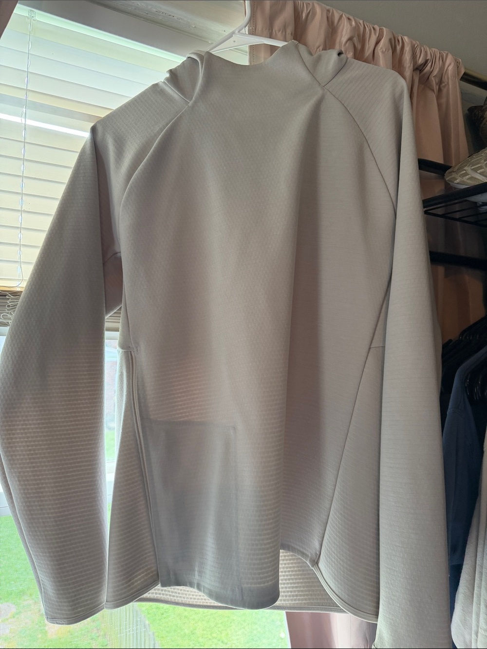 lululemon athletica Men's Light Gray Pullover Sweatshirt